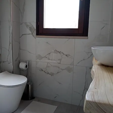 Tra Mare E Montagna - Sauna E Piscina Guest house