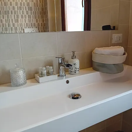 Tra Mare E Montagna - Sauna E Piscina Guest house *