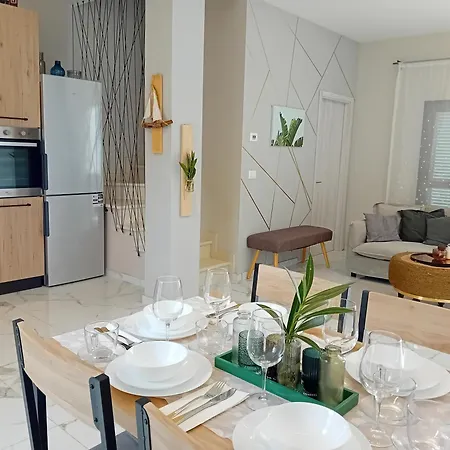 Tra Mare E Montagna - Sauna E Piscina Πανσιόν