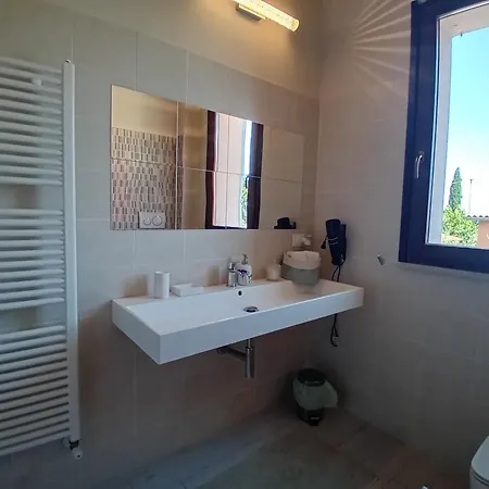 Πανσιόν Tra Mare E Montagna - Sauna E Piscina