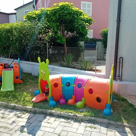 Πανσιόν Tra Mare E Montagna - Sauna E Piscina San Giorgio di Pesaro