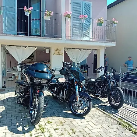 Πανσιόν Tra Mare E Montagna - Sauna E Piscina San Giorgio di Pesaro